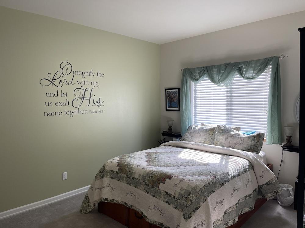 Butte Alaska Home (Knik Glacier/River) Pet Policy