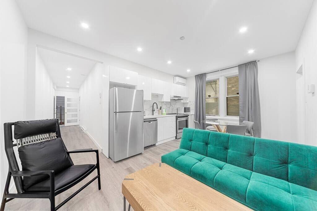 Modern 1Bedroom Apartment in NDG Pet Policy