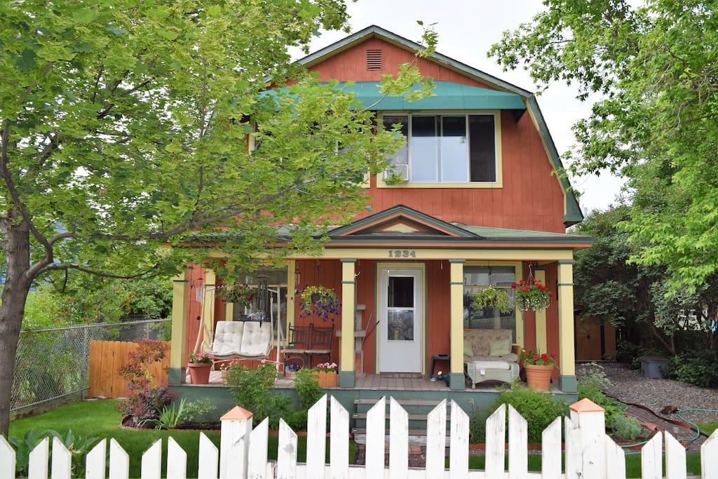 Alberton Airbnb Rentals Pet Policy