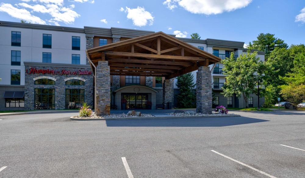 Pet Friendly Hampton Inn & Suites Lake George