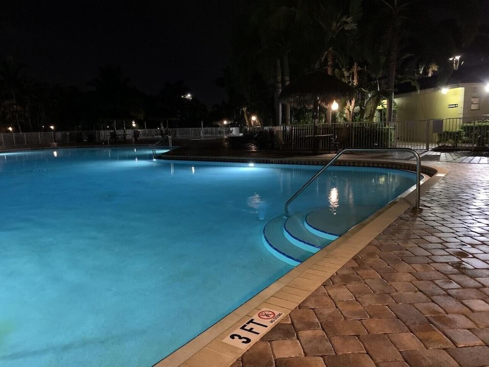 Pet Friendly Luxurious RV Lot for Rent