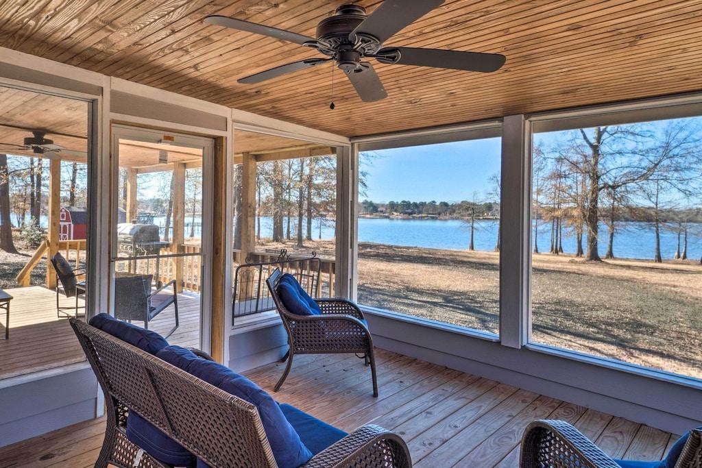 Pet Friendly Spacious Toledo Bend Home with Poker Room