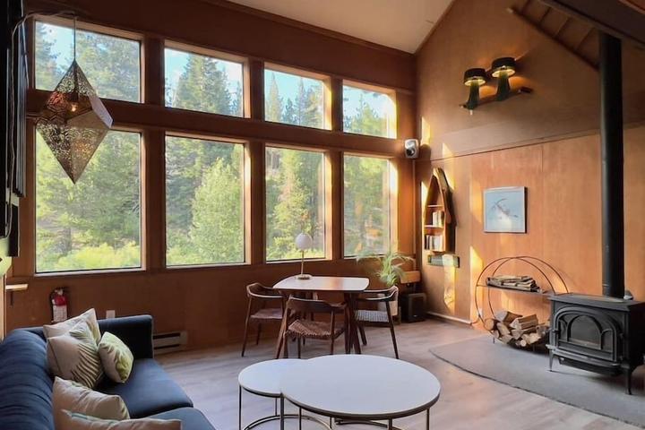Pet Friendly Groovy Green Chalet with Creekside Hot Tub