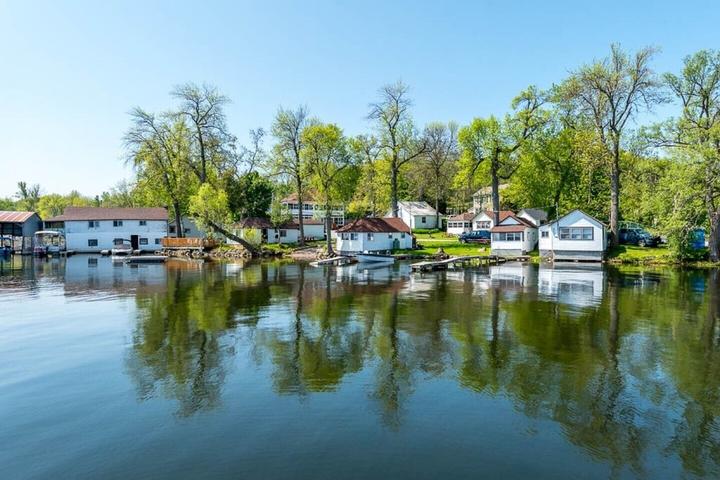 Pet Friendly 1 Bedroom at Plank Road Cottages & Marina