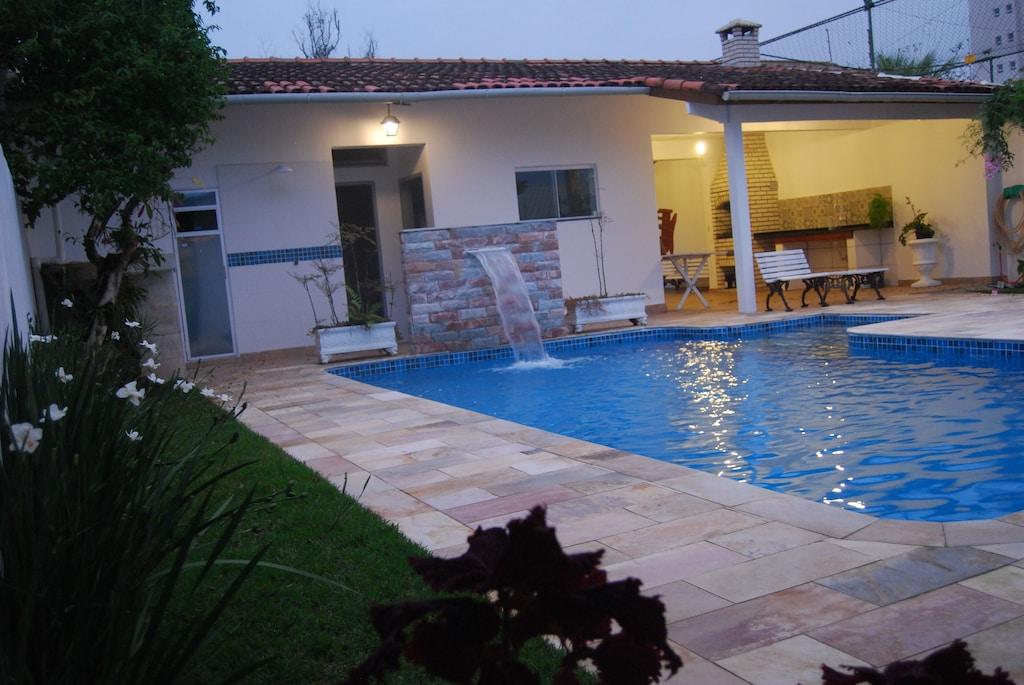Pet Friendly House with Pool a Block from the Beach of Centro