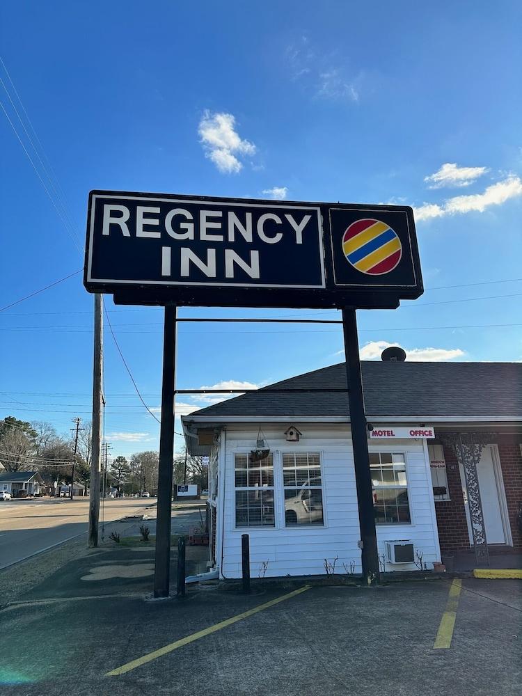 Pet Friendly Regency Inn