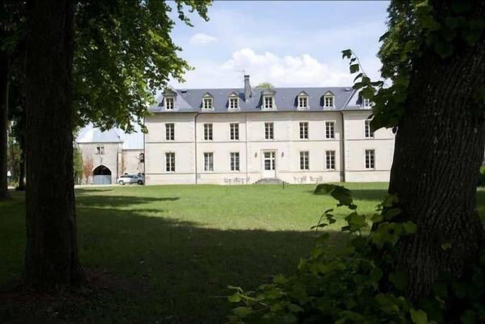 Pet Friendly Château de Lazenay