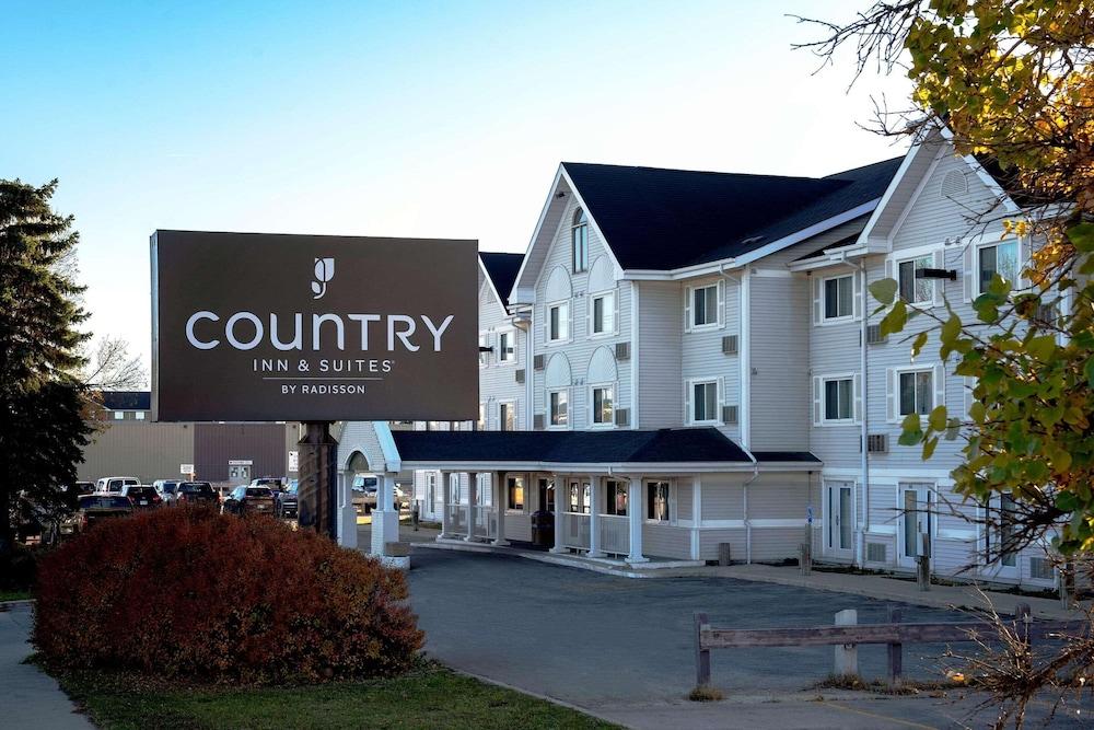 Pet Friendly Country Inn & Suites by Radisson Winnipeg MB