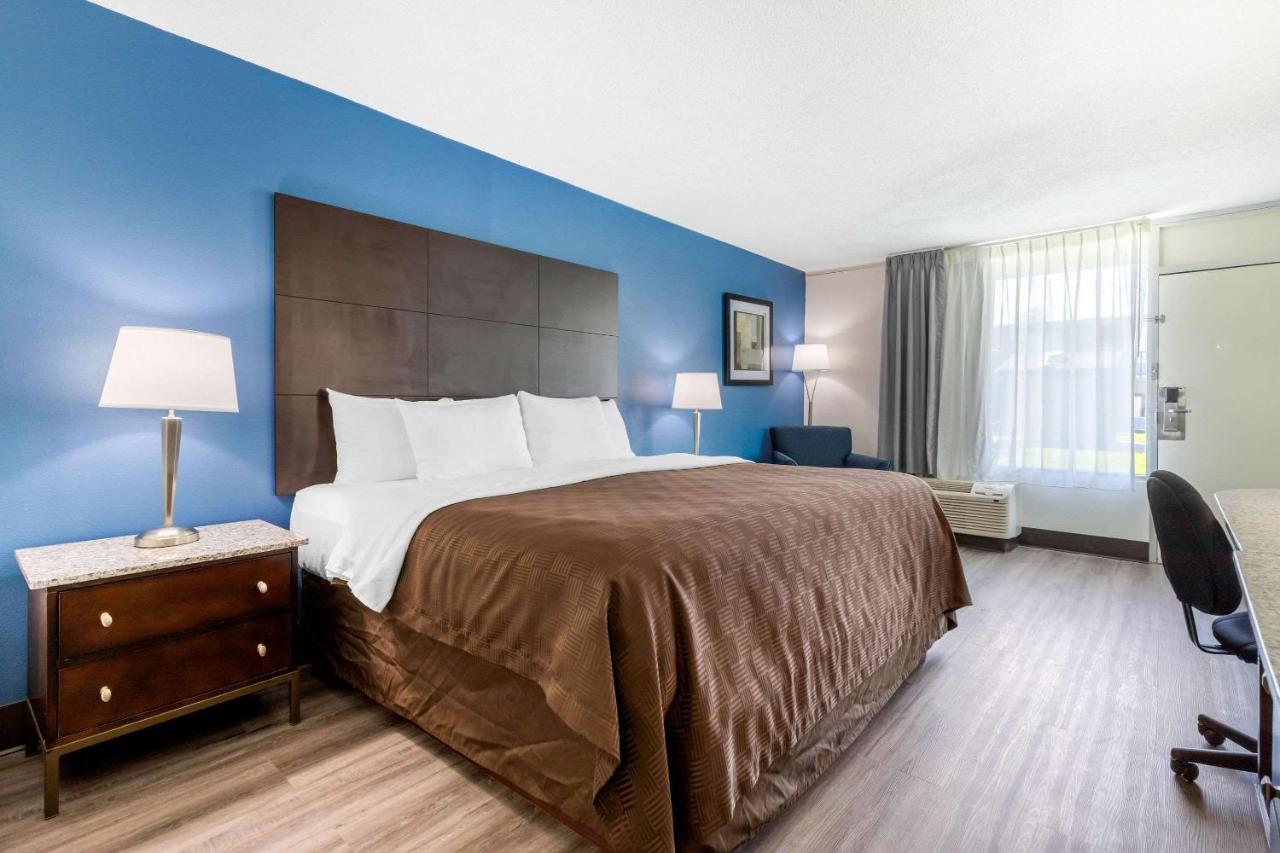 Pet Friendly Days Inn and Suites by Wyndham Oxford