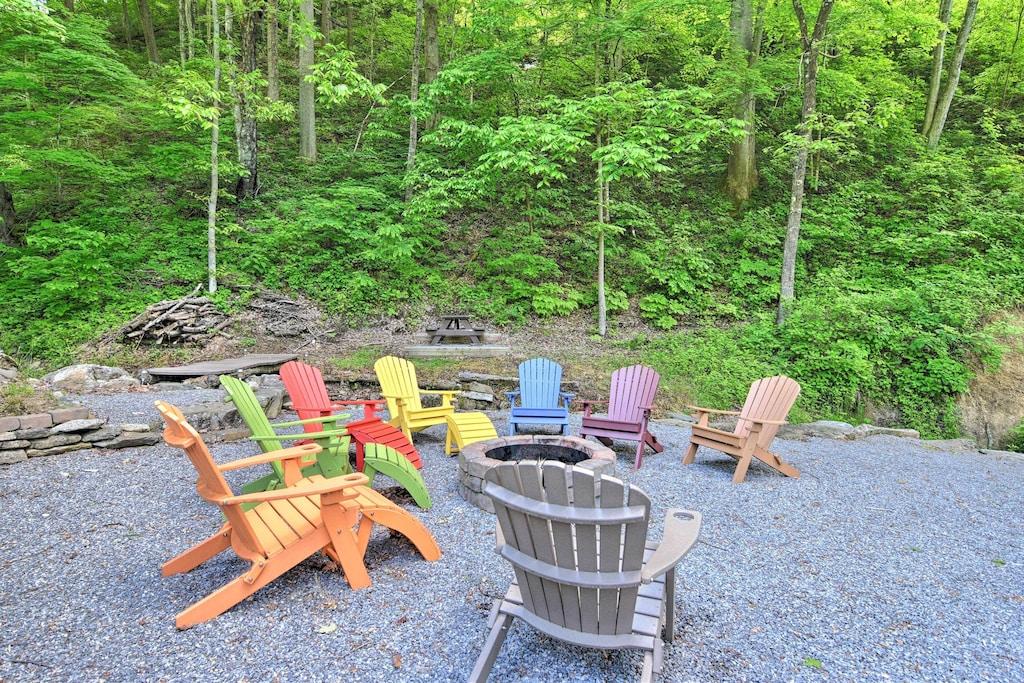 1BR Cabin Near Smoky Mountains National Park Pet Policy