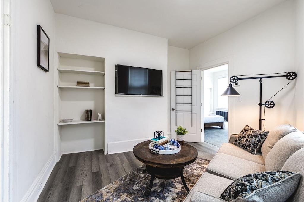 Little Italy Lodge2 Bedroom Stay in Bloomfield Pet Policy