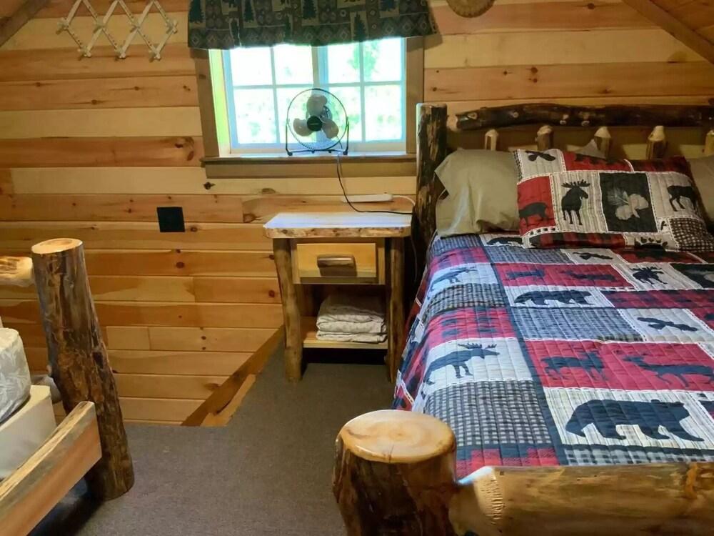 Pet Friendly Beautiful Mountain Cabin on 32 Private Acres
