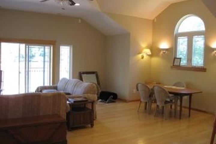 Pet Friendly VRBO West Dundee