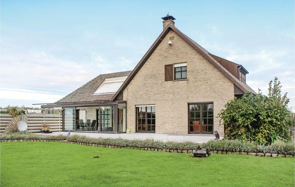 Pet Friendly Stunning Home in Groede with WiFi & 4 Bedrooms
