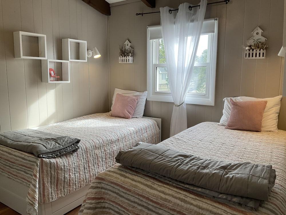 Pearl in the Pines Oyster Bay Pet Policy