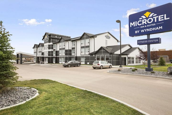 Pet Friendly Microtel Inn & Suites by Wyndham Blackfalds Red Deer North