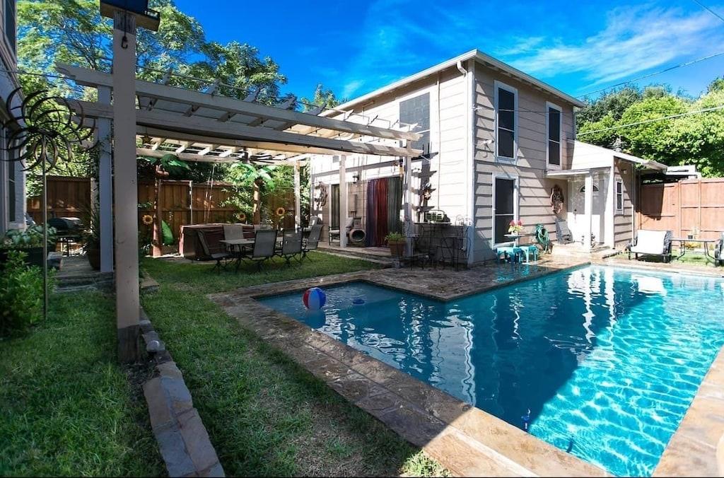 Secluded Guest House Near Arts Pet Policy