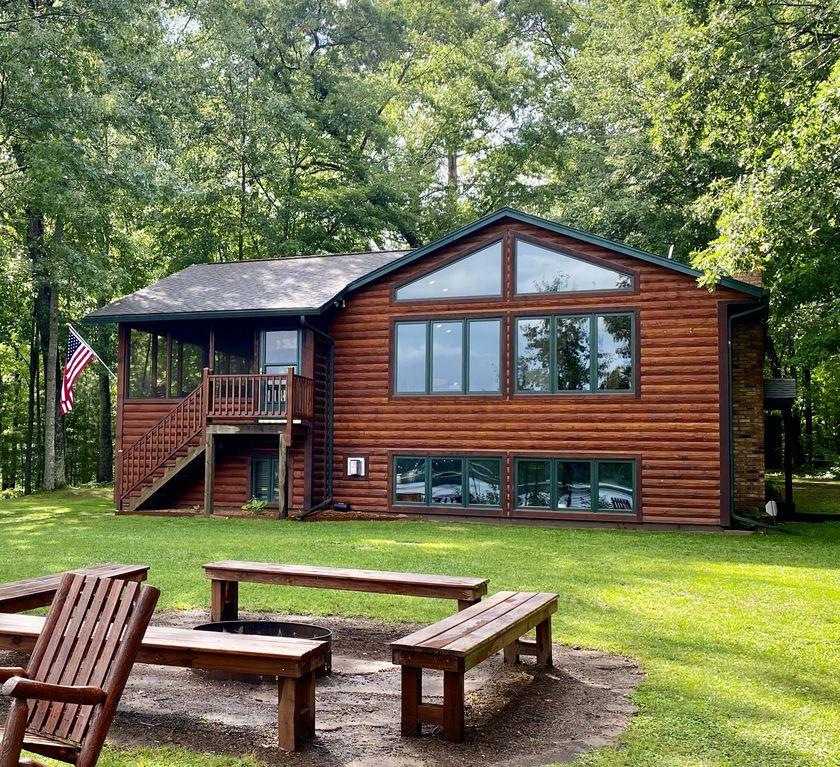 Gorgeous Lake Cabin in Wisconsin's North Woods Pet Policy