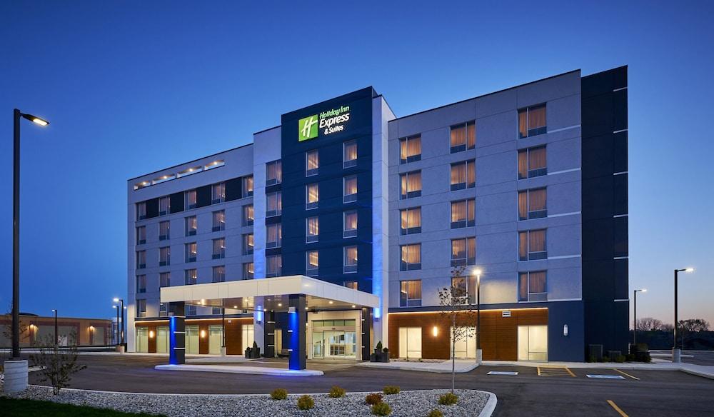 Pet Friendly Holiday Inn Express & Suites Windsor East - Lakeshore