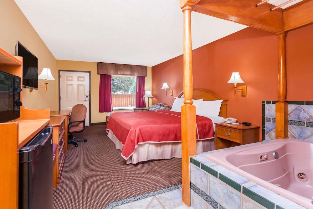 Pet Friendly Travelodge by Wyndham Chattanooga Hamilton Place