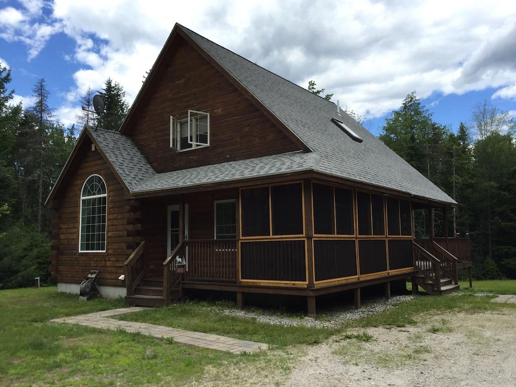 Pet Friendly Maine Hideaway with Hot Tub Near Sunday River