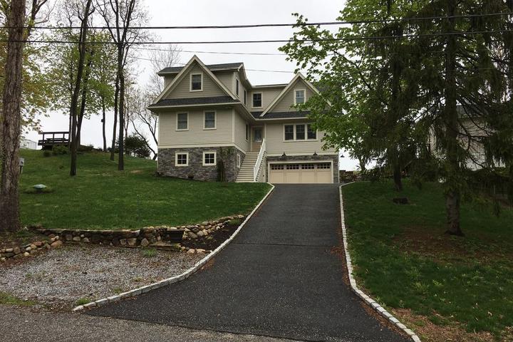 Pet Friendly Waterfront 3/3 House in Wading River