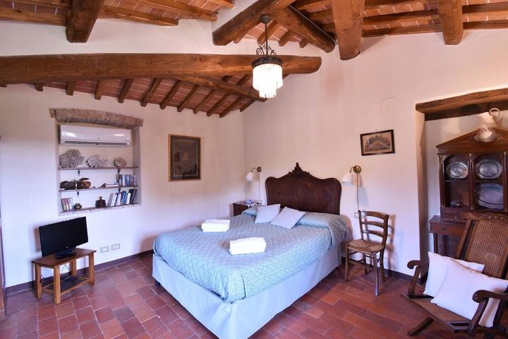 Pet Friendly Guest House in Villa with Pool