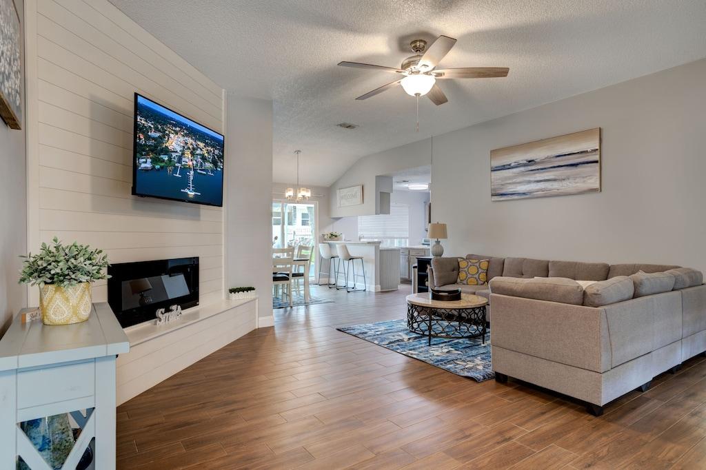 3BR Mount Dora House with Lanai & Fenced Yard Pet Policy