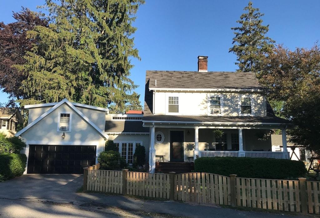 Pet Friendly House in Village of Manchester-by-the-Sea