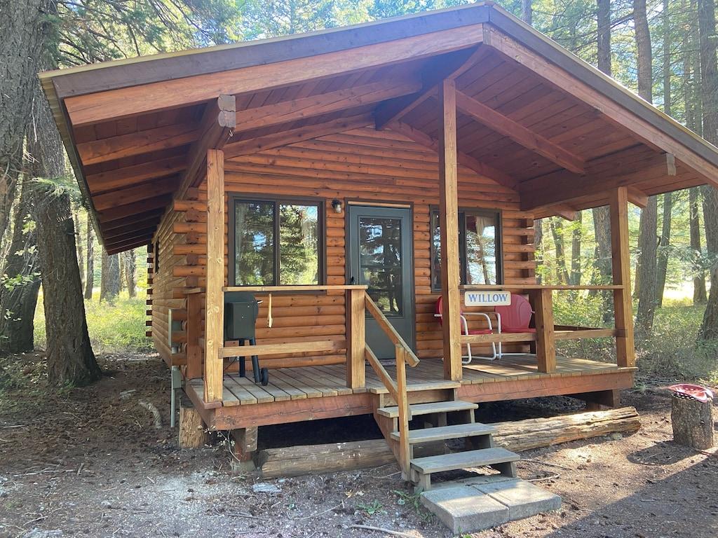Pet Friendly Willow Cabin at Columbia Mountain Ranch