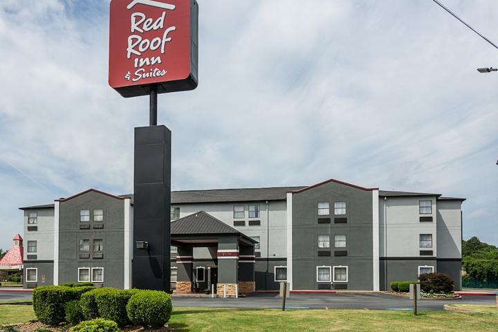 Pet Friendly Red Roof Inn & Suites Little Rock