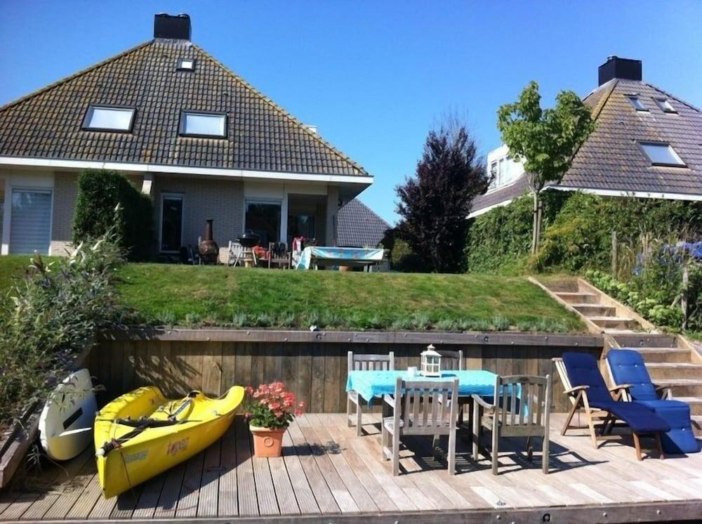 Pet Friendly Family-Friendly Holiday Home with Jetty & Hot Tub