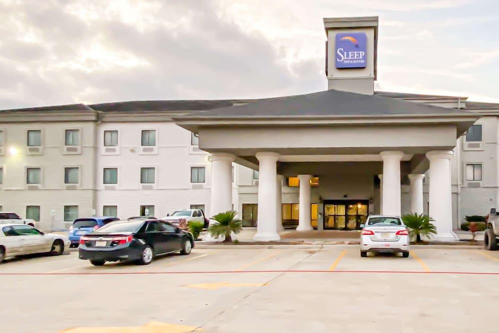 Pet Friendly Sleep Inn and Suites Pearland - Houston South