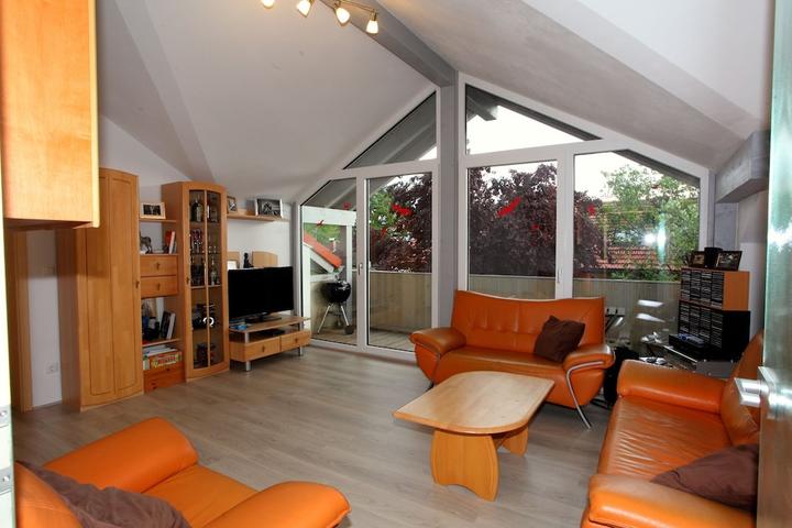 Pet Friendly 3BR Top Floor Apartment on Edge of the Alps