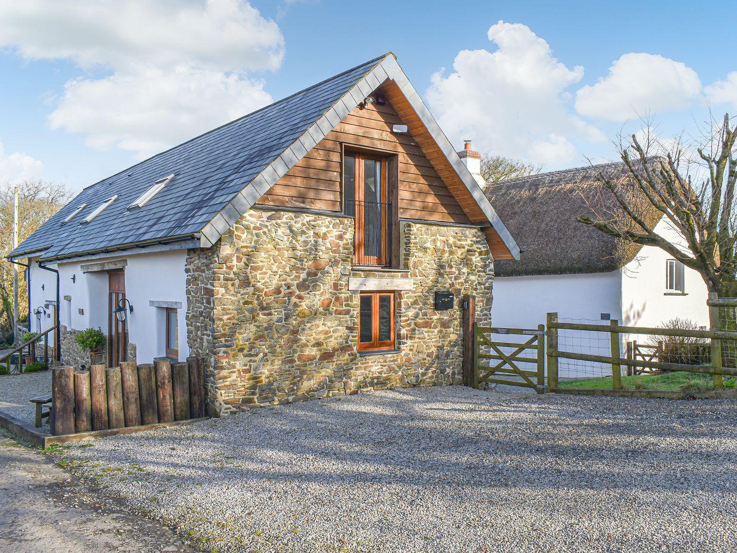 Pet Friendly 2-Bedroom Cottage in Buckland Brewer