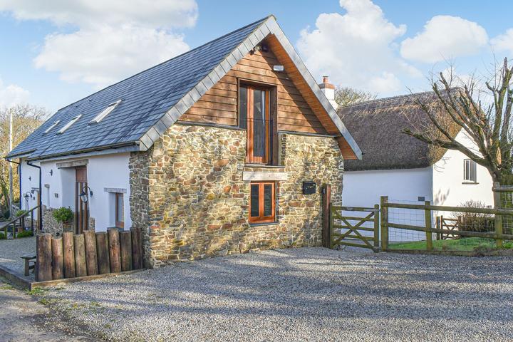 Pet Friendly 2-Bedroom Cottage in Buckland Brewer