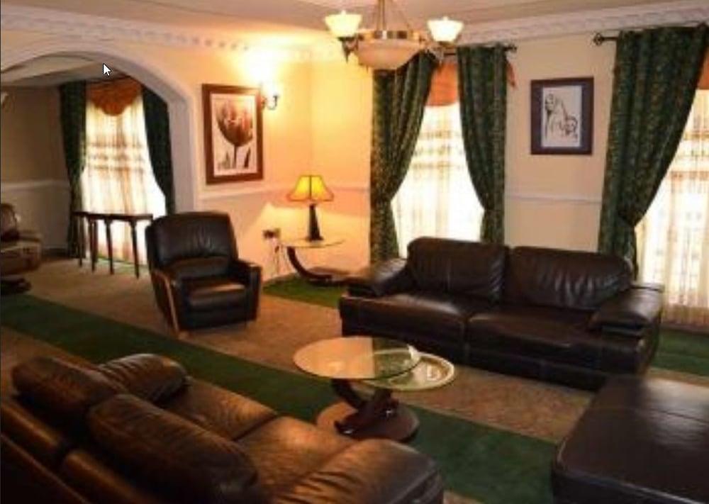 Pet Friendly Manorgrove House Hotel