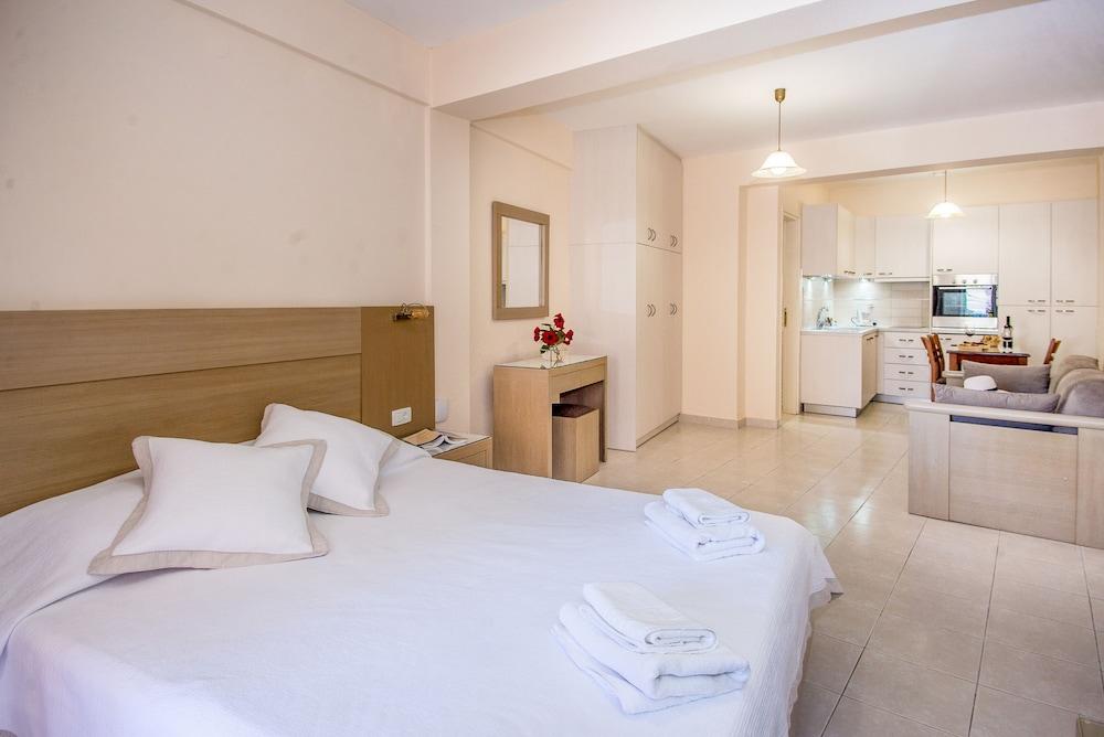 Pet Friendly Rouchotas Apartments