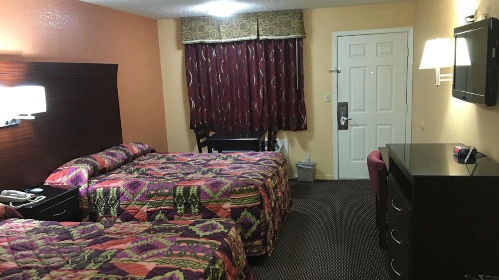 Redwood Inn and Suites Pet Policy