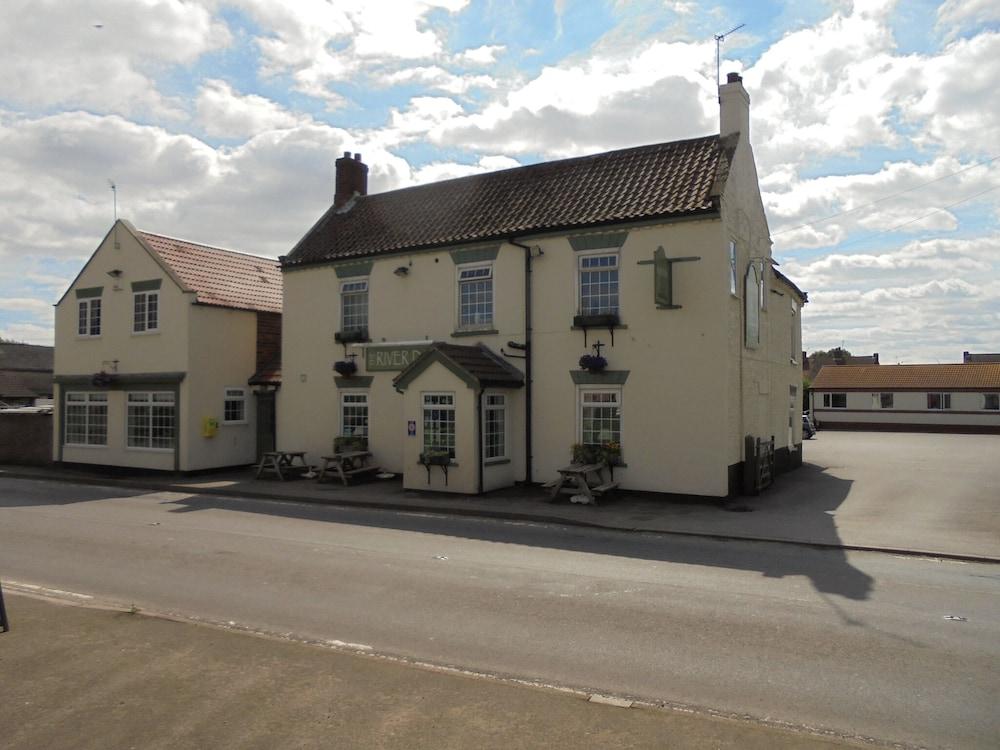Pet Friendly The River Don Tavern and Lodge