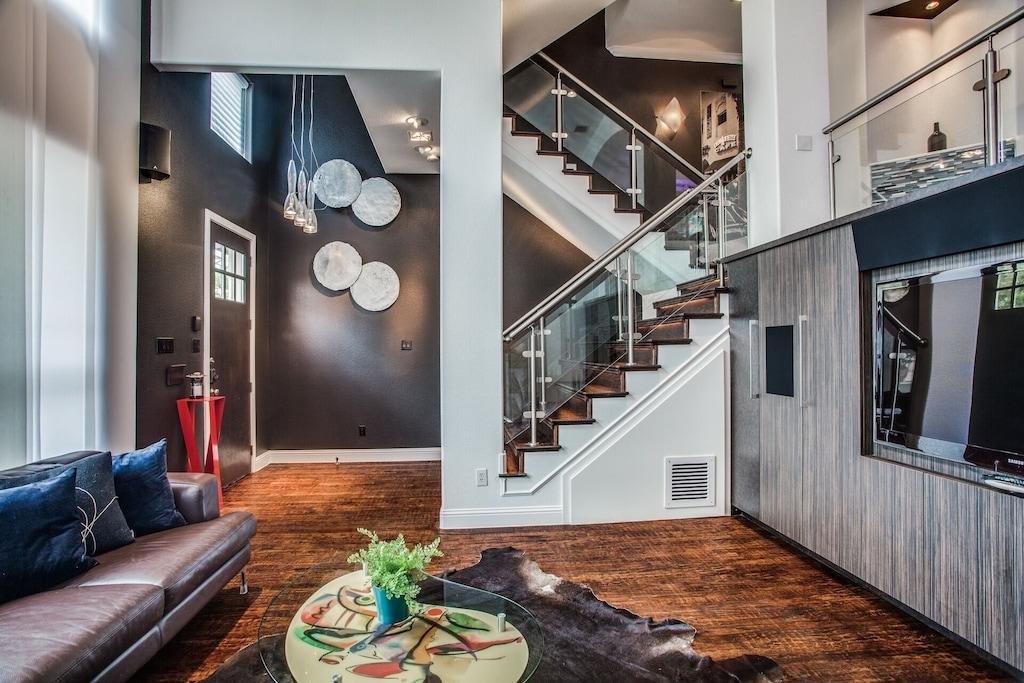 Pet Friendly Glamorous Townhouse in Legacy Plano
