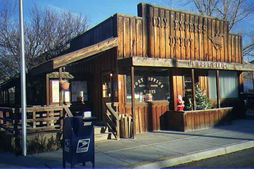 Mitchell Airbnb Rentals Pet Policy