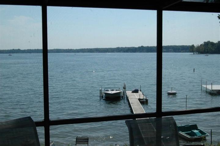 Pet Friendly Clear Lake Indiana Contemporary Lakefront Retreat