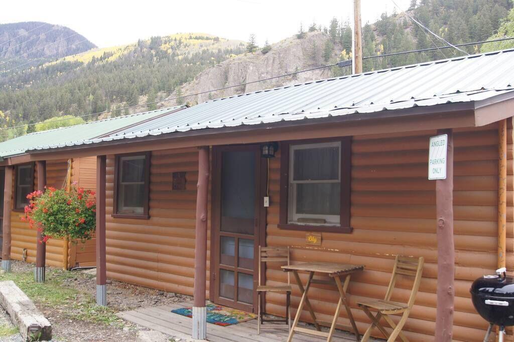 Pet Friendly Lily Cabin