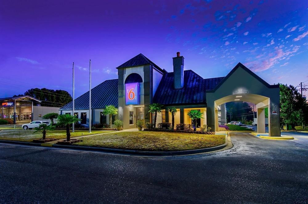 Pet Friendly Motel 6 Birmingham AL - Medical Center