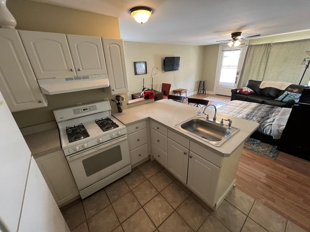 Beautiful Studio Apartment in Saratoga Pet Policy