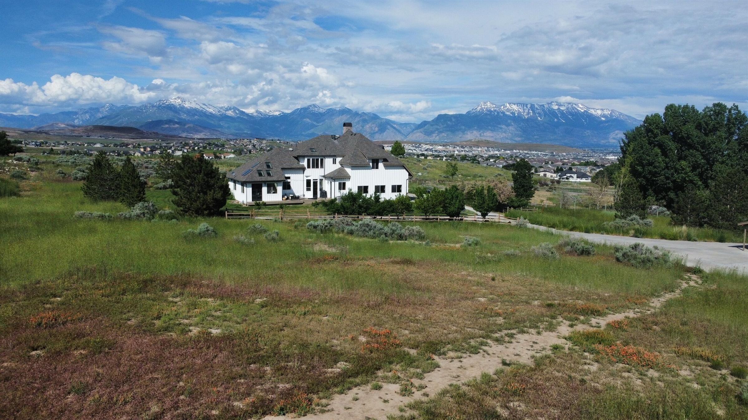 Pet Friendly Secluded & Private Ranch Mansion