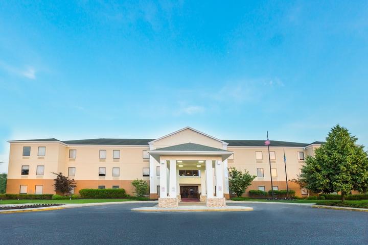Pet Friendly Holiday Inn Express Hotel & Suites Mt Holly an IHG Hotel