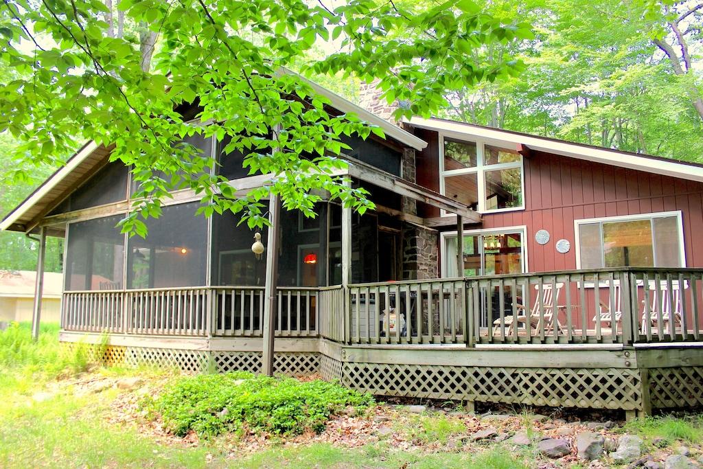 Pocono Lake House Getaway Pet Policy