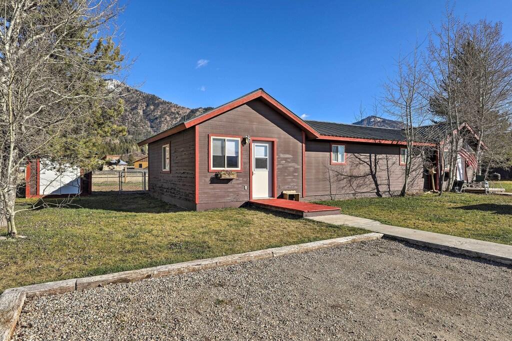 Charming Alpine Apartment with Stunning Views Pet Policy